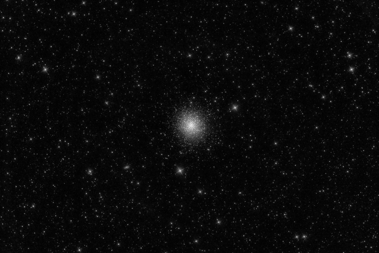 M 13, 2022-05-05, 30x30L, Orion 6 95xCC, ZWO ASI2600MM Pro_stacked SHARPSTAR ST8 1A.jpg